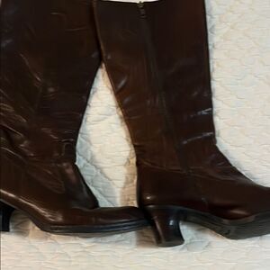Elegant Brown Leather Women's Boots